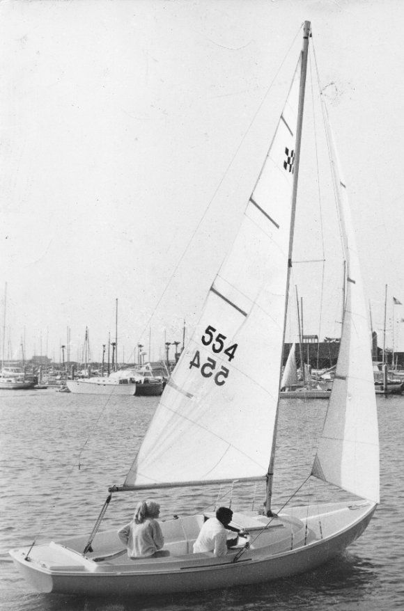 https://images.harbormoor.com/originals/053fe8d1-d745-4bcb-8967-8597dbcd8709