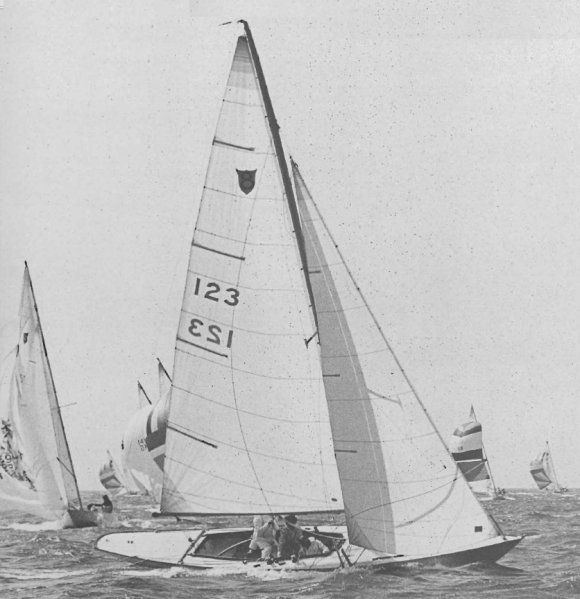 https://images.harbormoor.com/originals/d6f7111c-8018-4454-b6ad-407fbcd97812