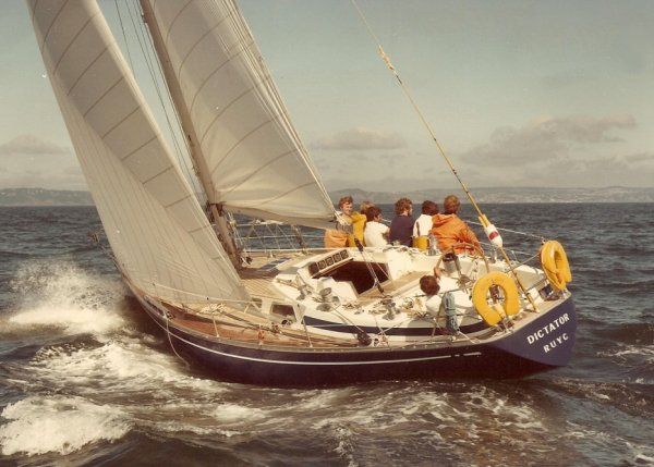 https://images.harbormoor.com/originals/dfa9d832-8a1a-460d-96db-8e1ea5288029