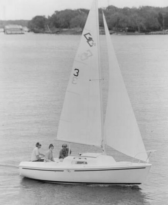 https://images.harbormoor.com/originals/f19f80e1-1d81-424f-b398-b0f14d16ce82